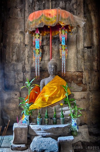Buddha statue, small shrine, Angkor Wat, Cambodia