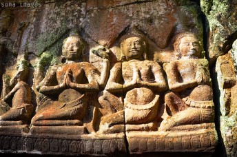 Bas-relief carvings, Angkor Wat, Cambodia, huge smile